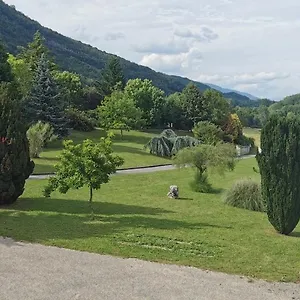 gite-les-3-lacs-chez-nath.hotels-rhonealpes.com/
